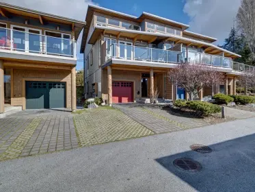 6494 Ember Place, Sechelt, BC, Sechelt — Townhouse for sale