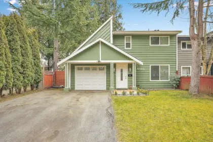 9384 131a Street, Surrey, BC, Surrey — Half Duplex for sale