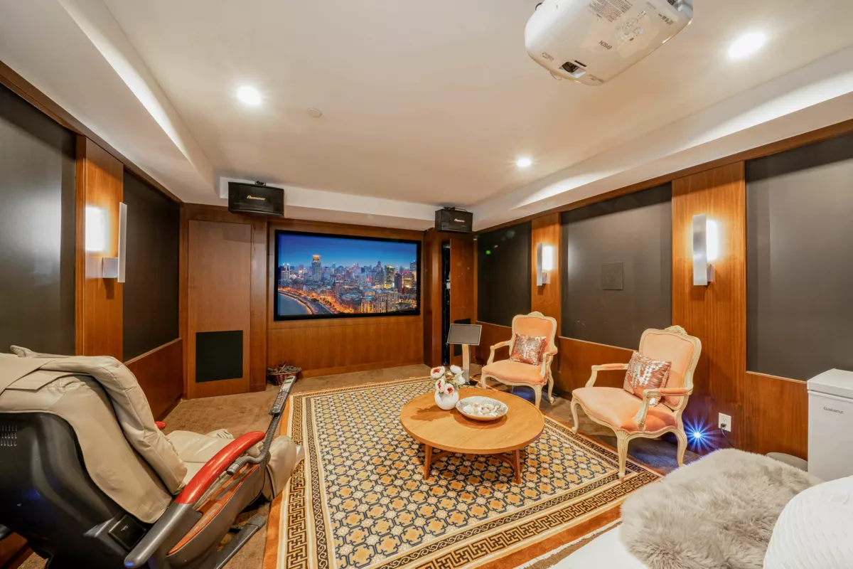 Hallway Photo of 4350 Locarno Crescent, Vancouver, BC