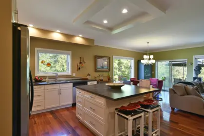 6152 S Gale Avenue, Sechelt, BC, Sechelt — Single Family Residence for sale