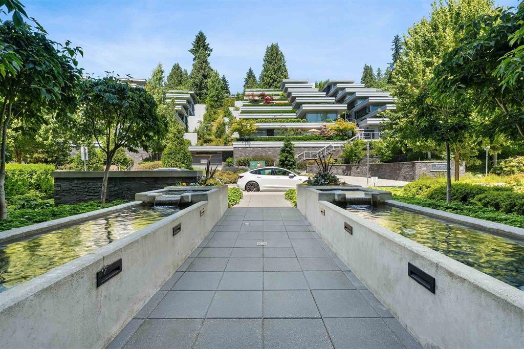 Living Room Photo of 200 866 Arthur Erickson Place, West Vancouver, BC