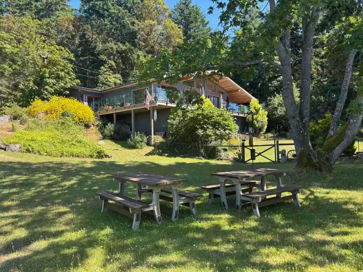 Kitchen Island Photo of 495 Deacon Lane, Galiano Island, BC