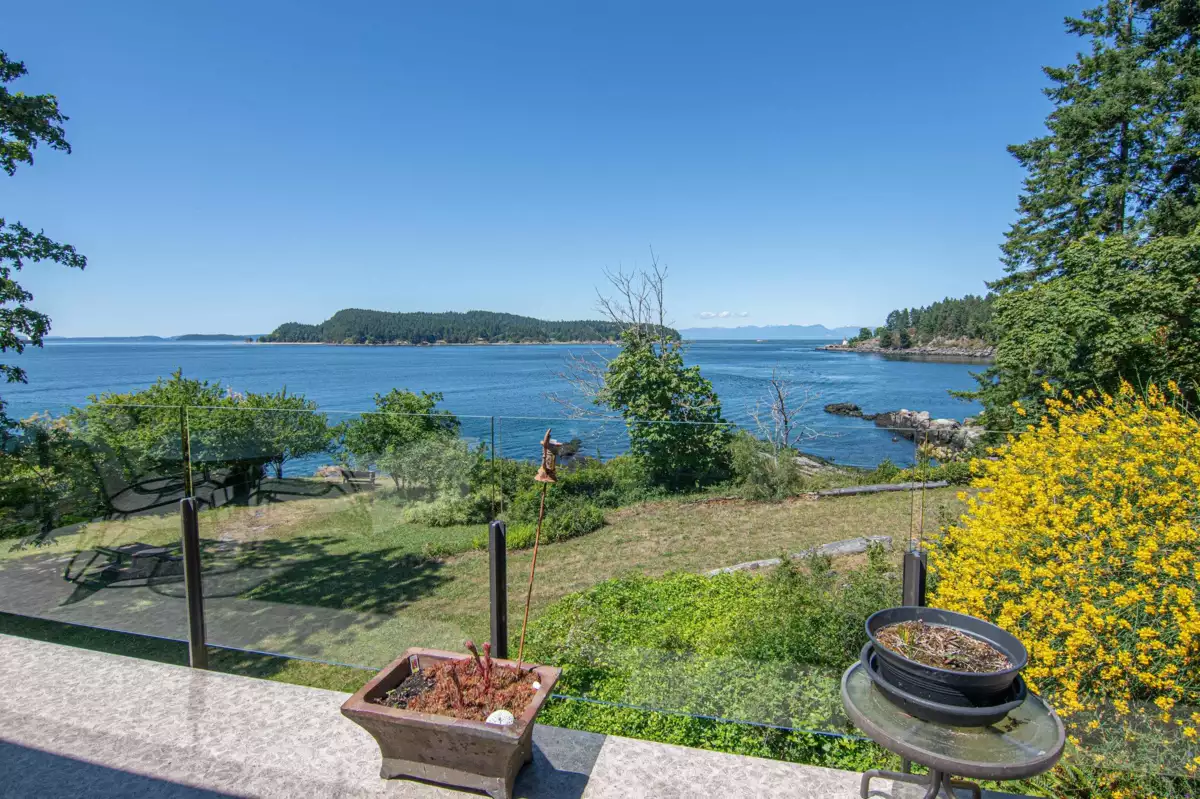 Primary Bathroom Photo of 495 Deacon Lane, Galiano Island, BC