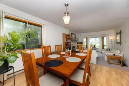 729 Maplewood Lane, Gibsons, BC, Gibsons — Single Family Residence for sale