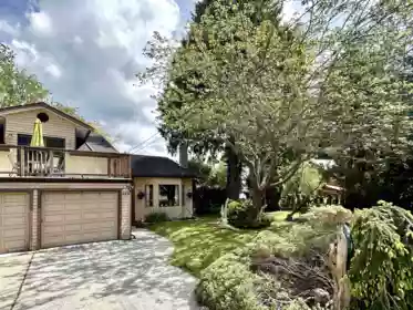 729 Maplewood Lane, Gibsons, BC, Gibsons — Single Family Residence for sale