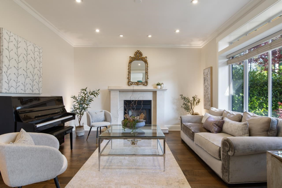 Dining Area Photo of 2257 Fulton Avenue, West Vancouver, BC