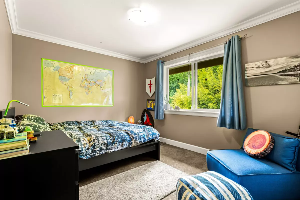 Basement Recreation Room Photo of 915 Thistle Place, Britannia Beach, BC