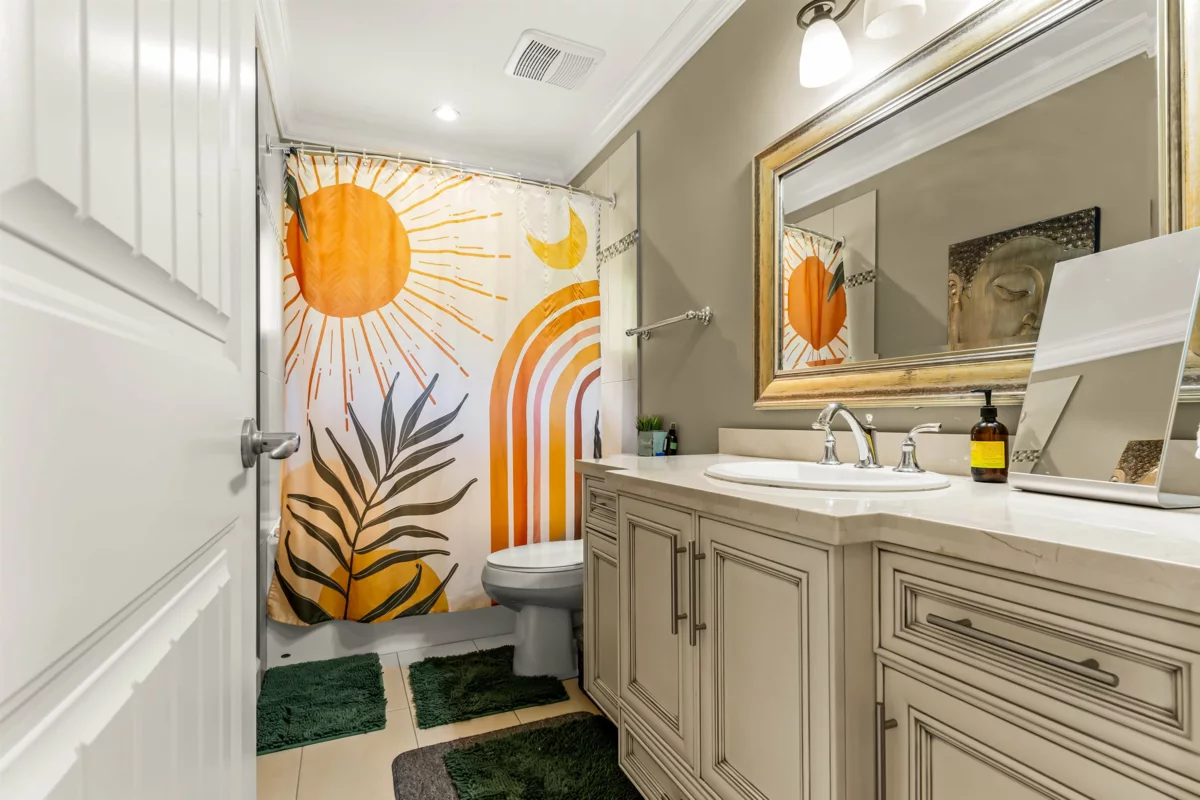 Entry Foyer Photo of 915 Thistle Place, Britannia Beach, BC