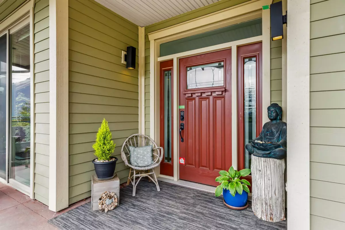 Front Yard Photo of 915 Thistle Place, Britannia Beach, BC