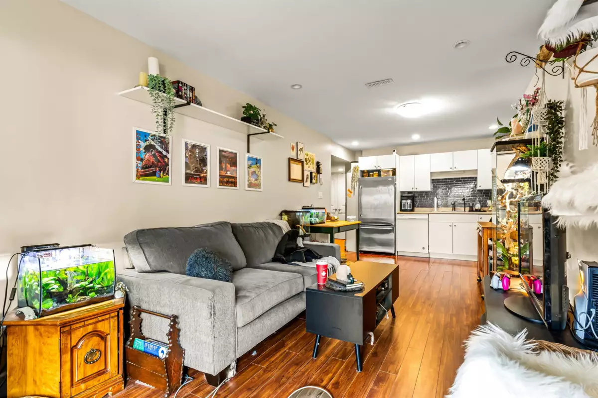 Hallway Photo of 915 Thistle Place, Britannia Beach, BC