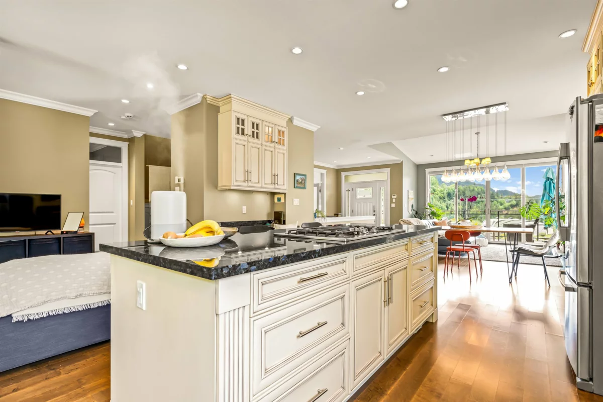 Kitchen Photo of 915 Thistle Place, Britannia Beach, BC