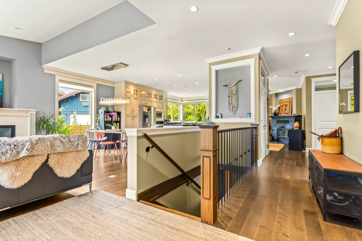 Living Room Photo of 915 Thistle Place, Britannia Beach, BC