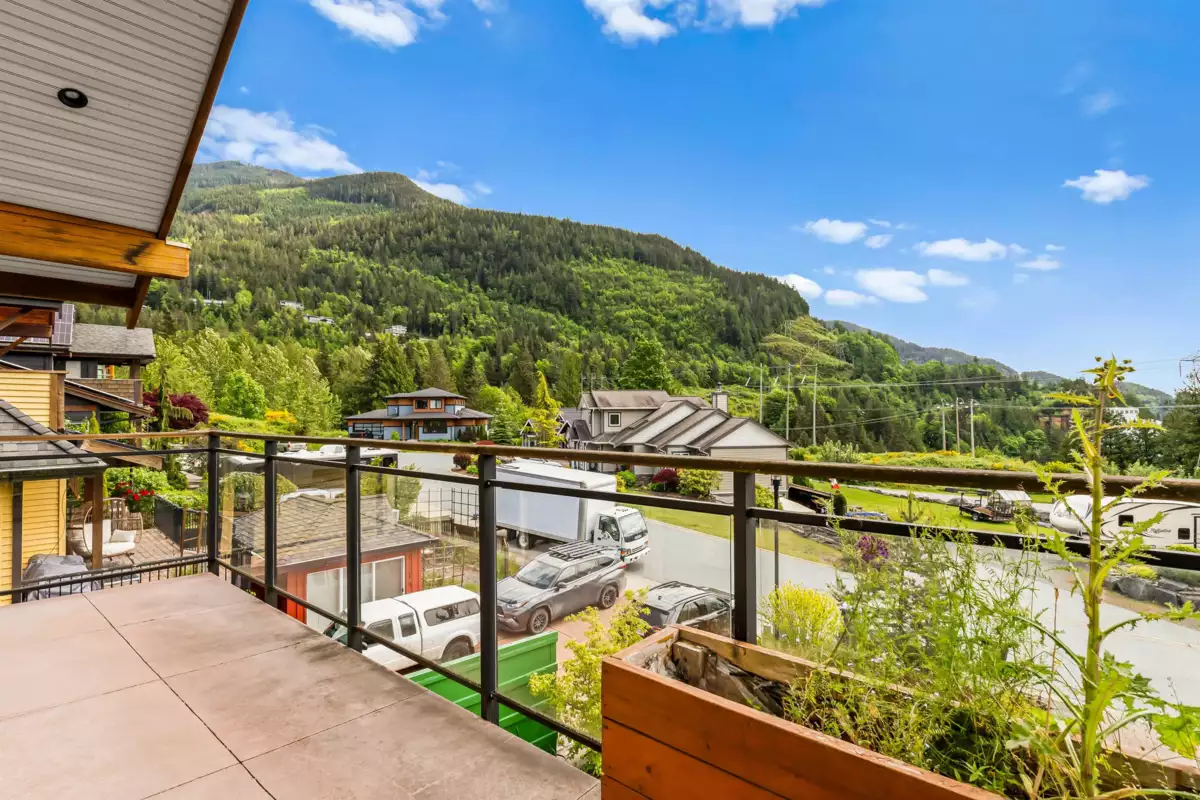 Outdoor Deck Photo of 915 Thistle Place, Britannia Beach, BC