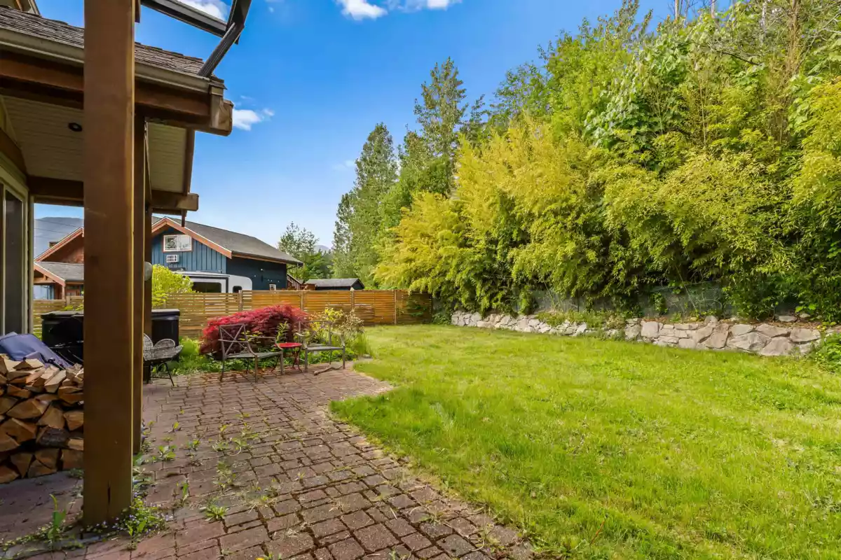 Outdoor Kitchen Photo of 915 Thistle Place, Britannia Beach, BC