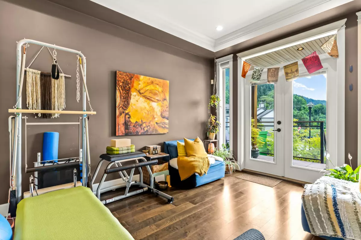 Primary Bathroom Photo of 915 Thistle Place, Britannia Beach, BC