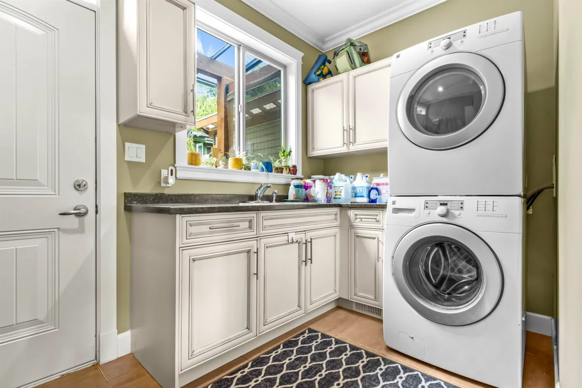 Walk-In Closet Photo of 915 Thistle Place, Britannia Beach, BC