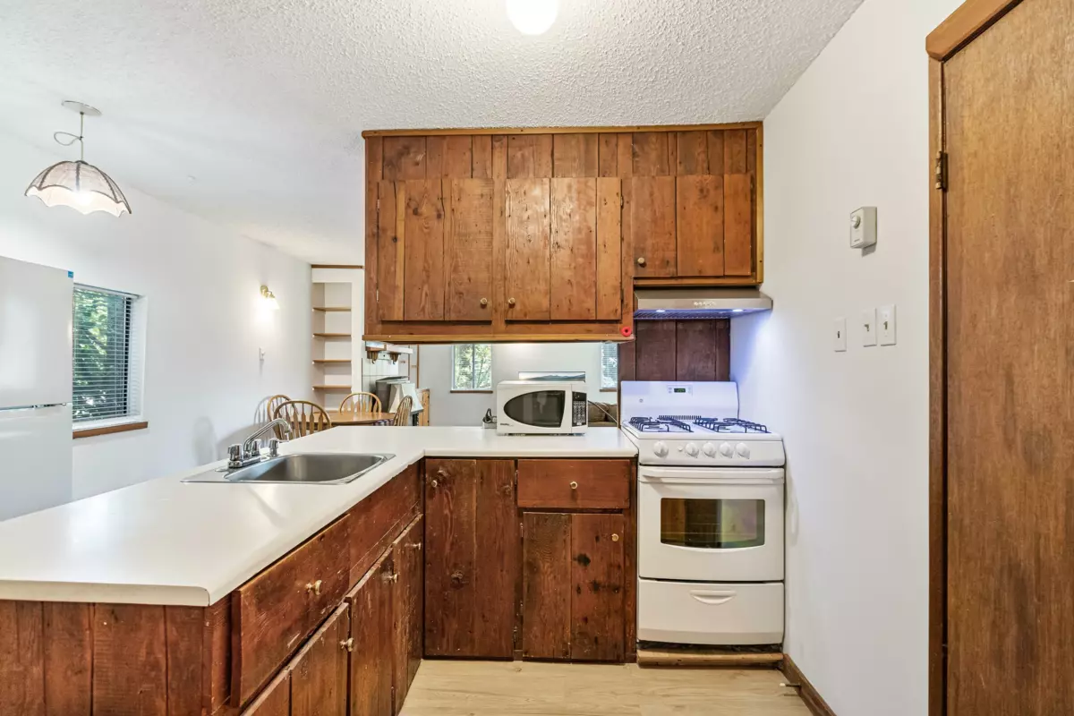 Guest Bathroom Photo of 13209 232 Street, Maple Ridge, BC