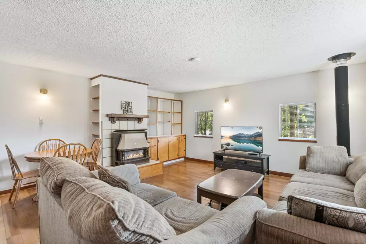 Kitchen Island Photo of 13209 232 Street, Maple Ridge, BC