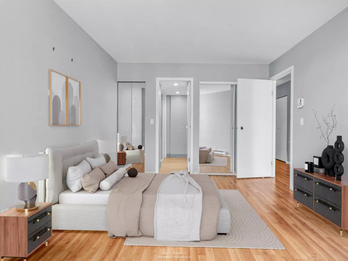 Entry Foyer Photo of 903 130 E 2nd Street, North Vancouver, BC