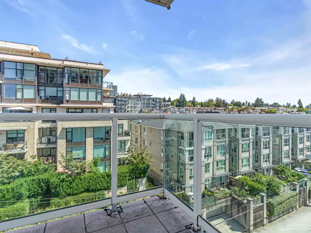 Front Yard Photo of 903 130 E 2nd Street, North Vancouver, BC