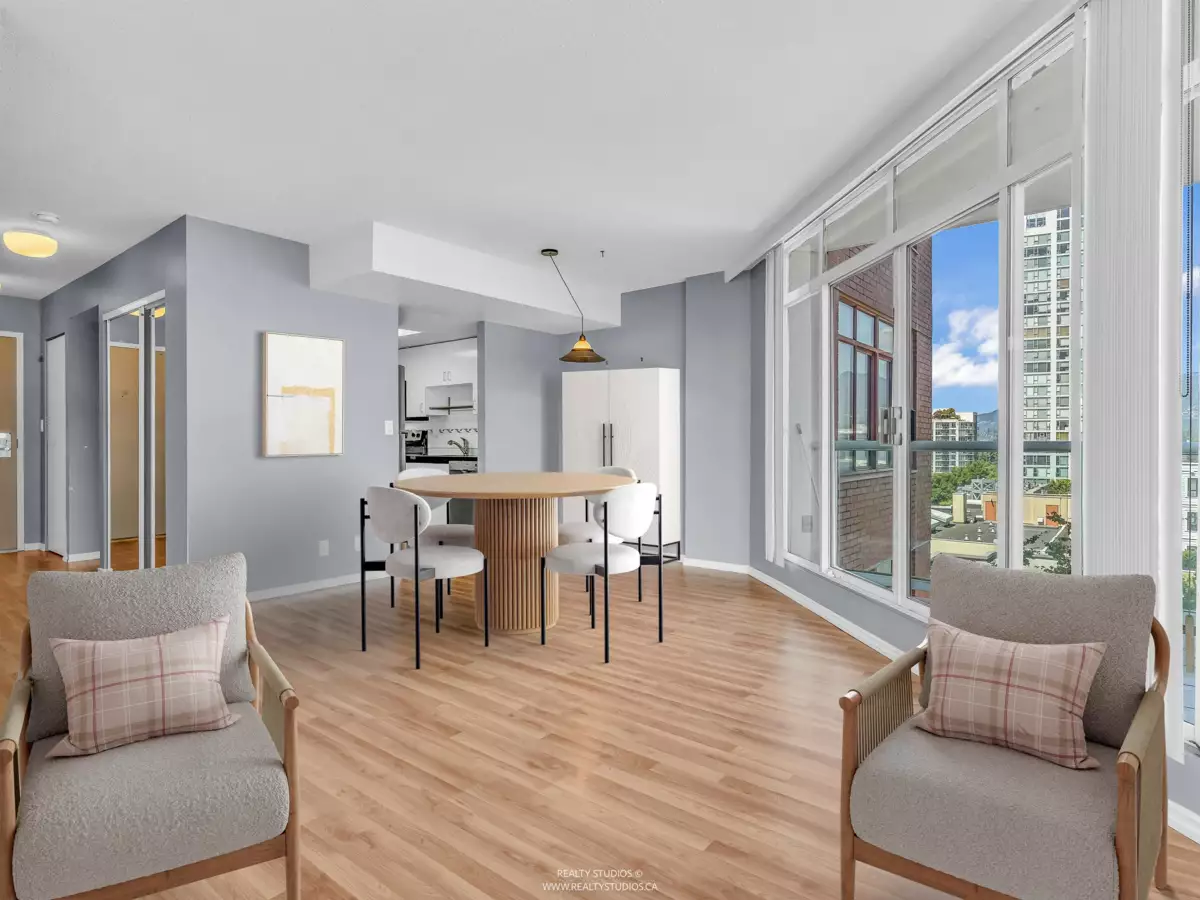 Living Room Photo of 903 130 E 2nd Street, North Vancouver, BC