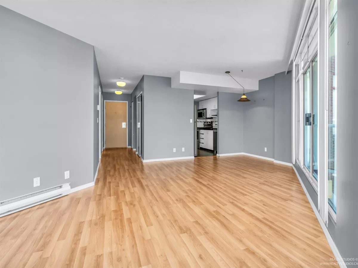 Primary Bathroom Photo of 903 130 E 2nd Street, North Vancouver, BC