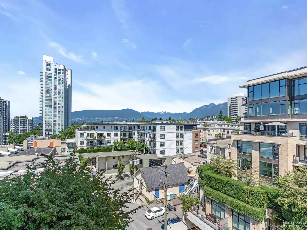 Swimming Pool Photo of 903 130 E 2nd Street, North Vancouver, BC