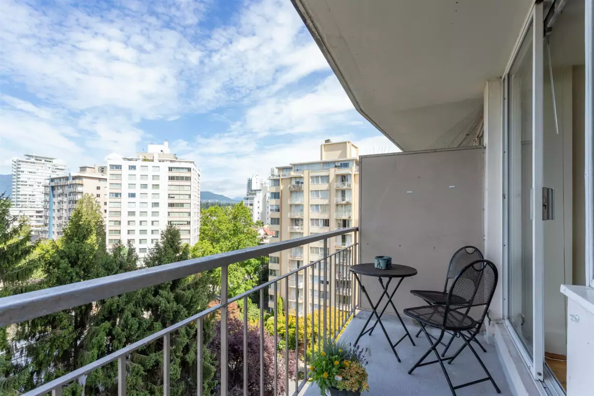 Dining Area Photo of 904 1850 Comox Street, Vancouver, BC