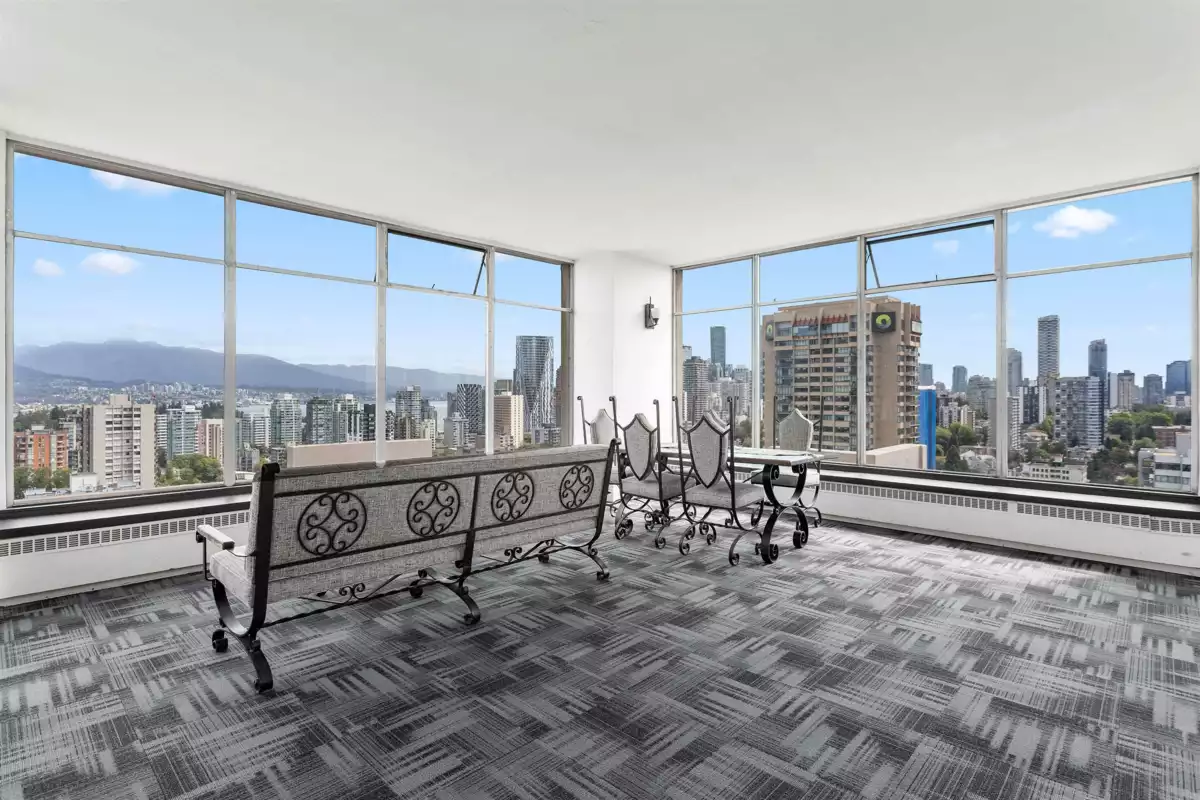 Entry Foyer Photo of 904 1850 Comox Street, Vancouver, BC