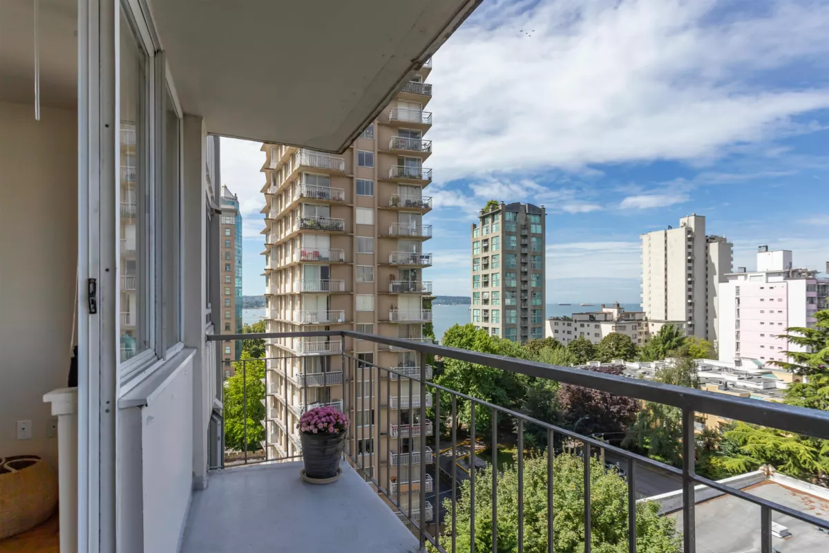 Family Room Photo of 904 1850 Comox Street, Vancouver, BC