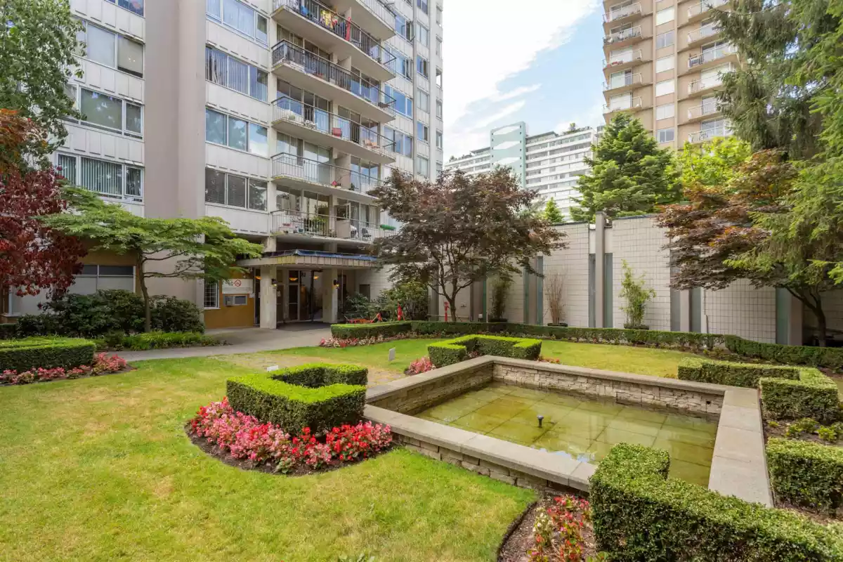 Front Yard Photo of 904 1850 Comox Street, Vancouver, BC