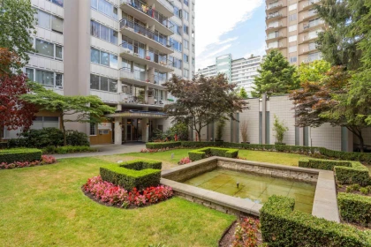 Front Yard Photo of 904 1850 Comox Street, Vancouver, BC