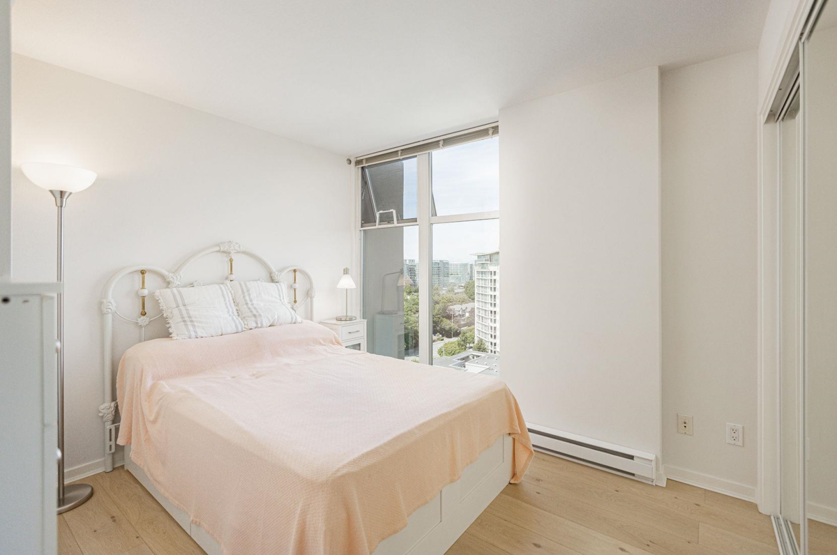 Kitchen Photo of 1607 8460 Granville Avenue, Richmond, BC