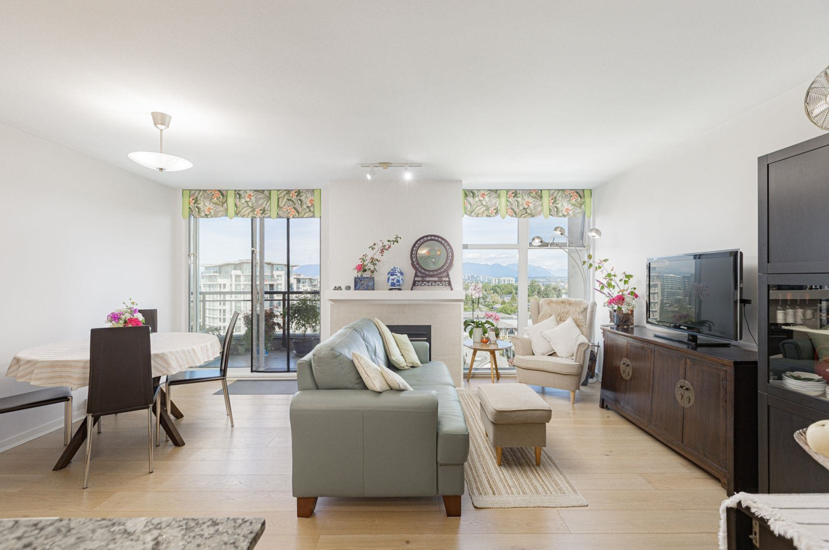 Living Room Photo of 1607 8460 Granville Avenue, Richmond, BC
