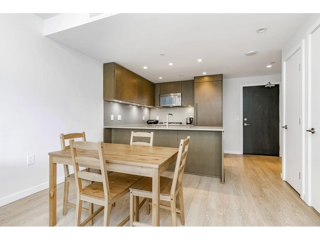 Powder Room Photo of 1401 112 E 13th Street, North Vancouver, BC