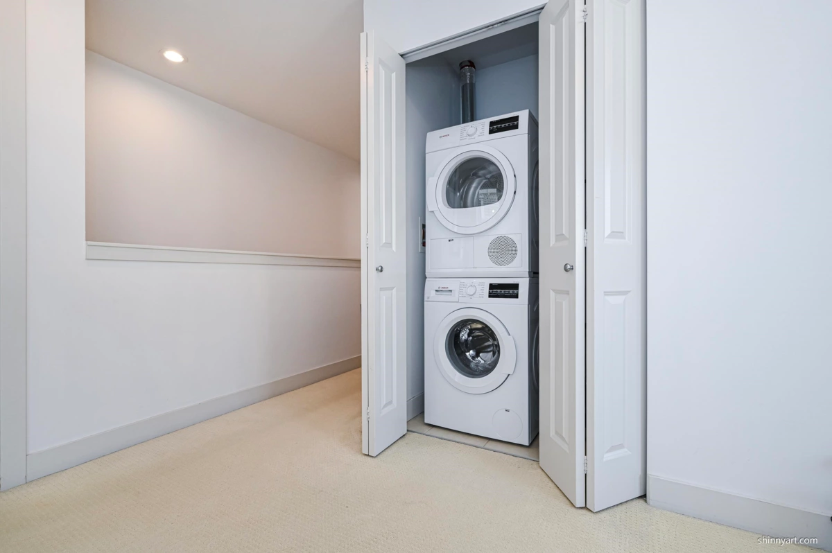 Entry Foyer Photo of 15 8200 Blundell Road, Richmond, BC