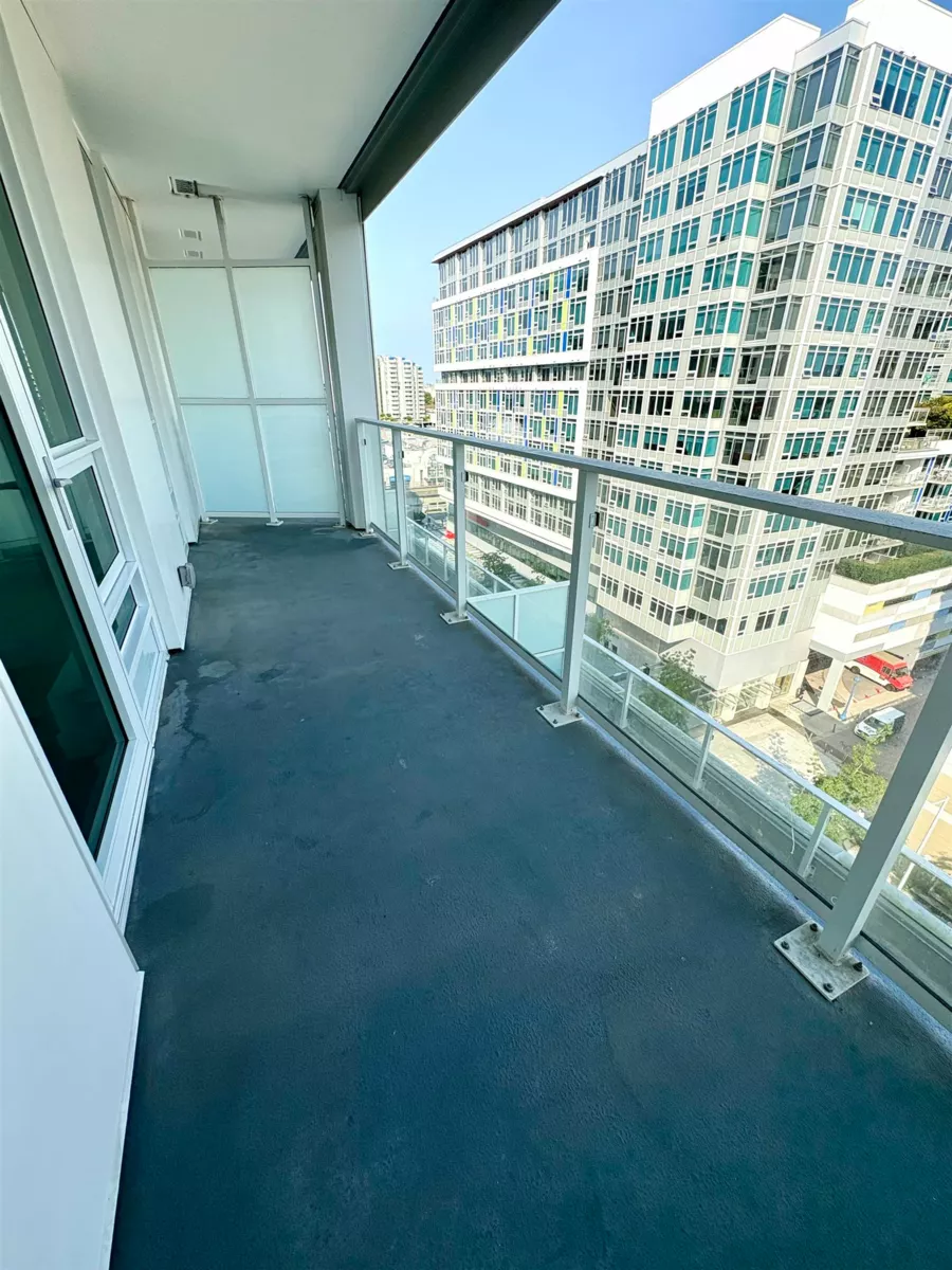 Kitchen Island Photo of 1004 6328 No. 3 Road, Richmond, BC