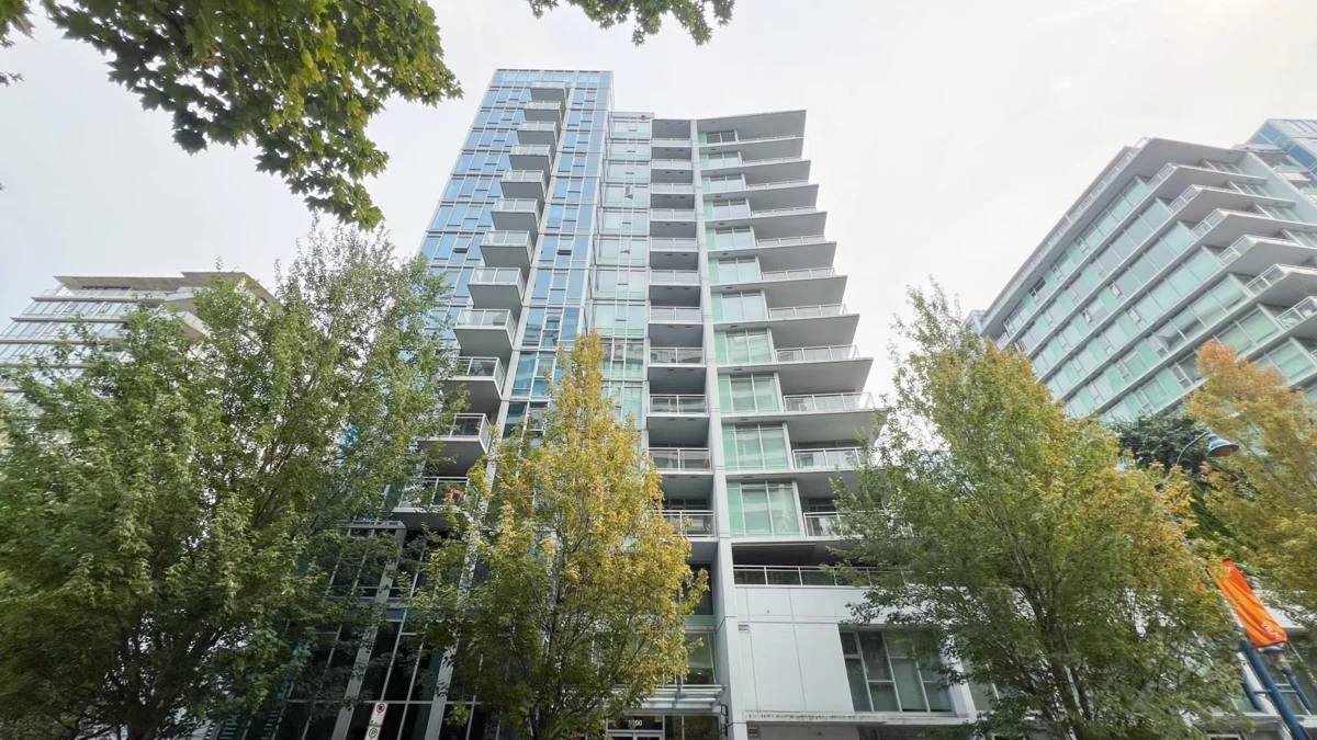 Kitchen Island Photo of 1708 5900 Alderbridge Way, Richmond, BC