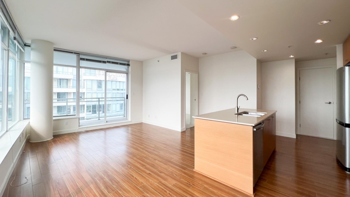 Primary Bathroom Photo of 1708 5900 Alderbridge Way, Richmond, BC