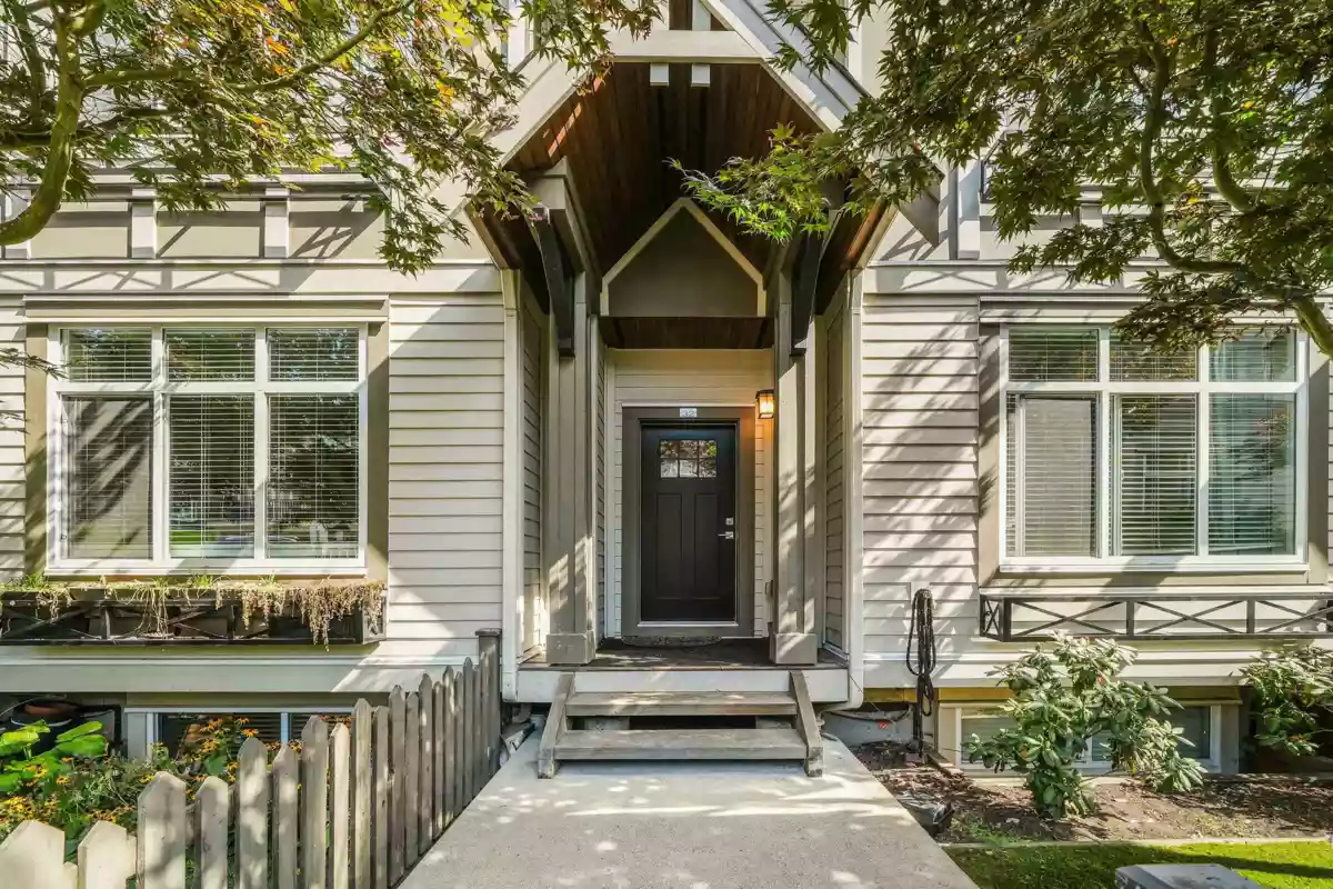 Exterior Front Photo of 32 6588 195a Street, Surrey, BC