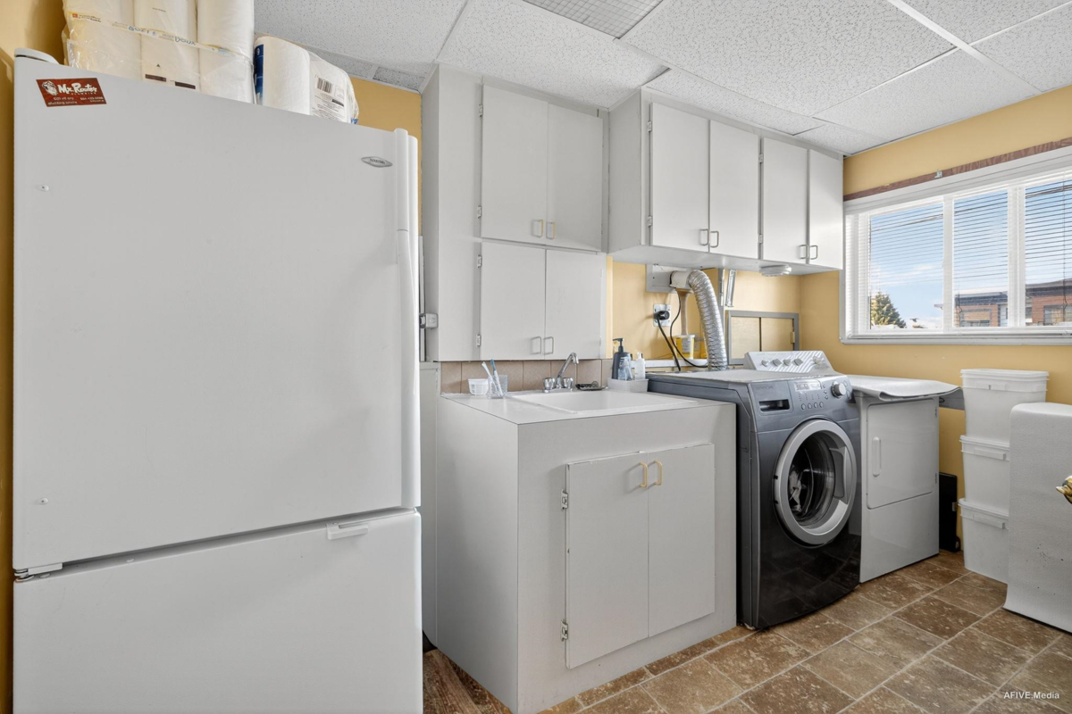 Basement Recreation Room Photo of 11640 98a Avenue, Surrey, BC