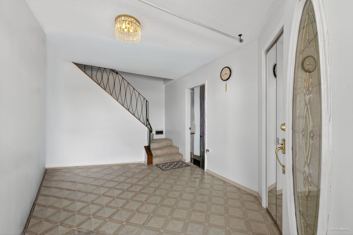 Kitchen Photo of 11640 98a Avenue, Surrey, BC