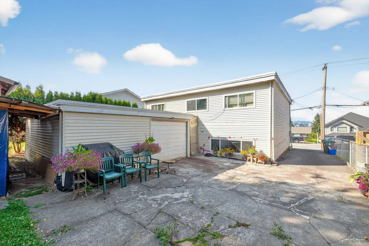 Outdoor Patio Photo of 11640 98a Avenue, Surrey, BC