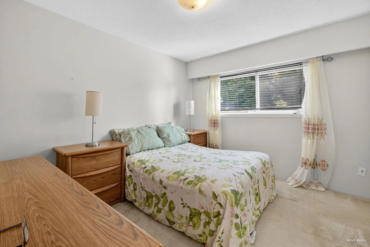 Powder Room Photo of 11640 98a Avenue, Surrey, BC