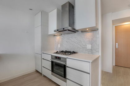 3106 6098 Station Street, Burnaby, BC, Burnaby — Apartment/Condo for sale