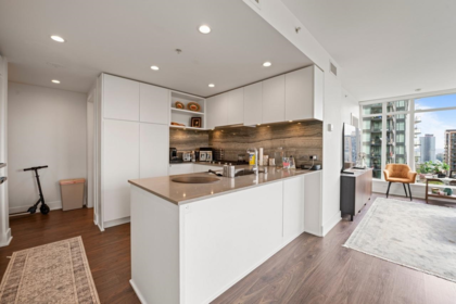 808 450 Westview Street, Coquitlam, BC, Coquitlam — Apartment/Condo for sale