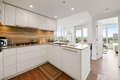 808 450 Westview Street, Coquitlam, BC, Coquitlam — Apartment/Condo for sale