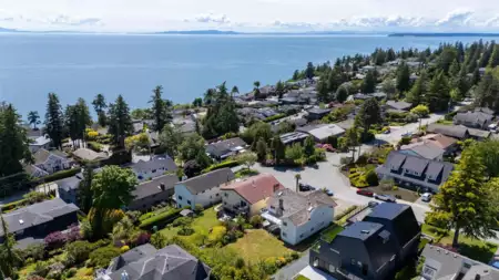 Community Amenities Photo (Clubhouse) of 1414 132b Street, White Rock, BC