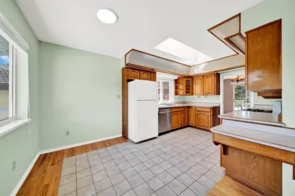 Kitchen Photo of 1414 132b Street, White Rock, BC