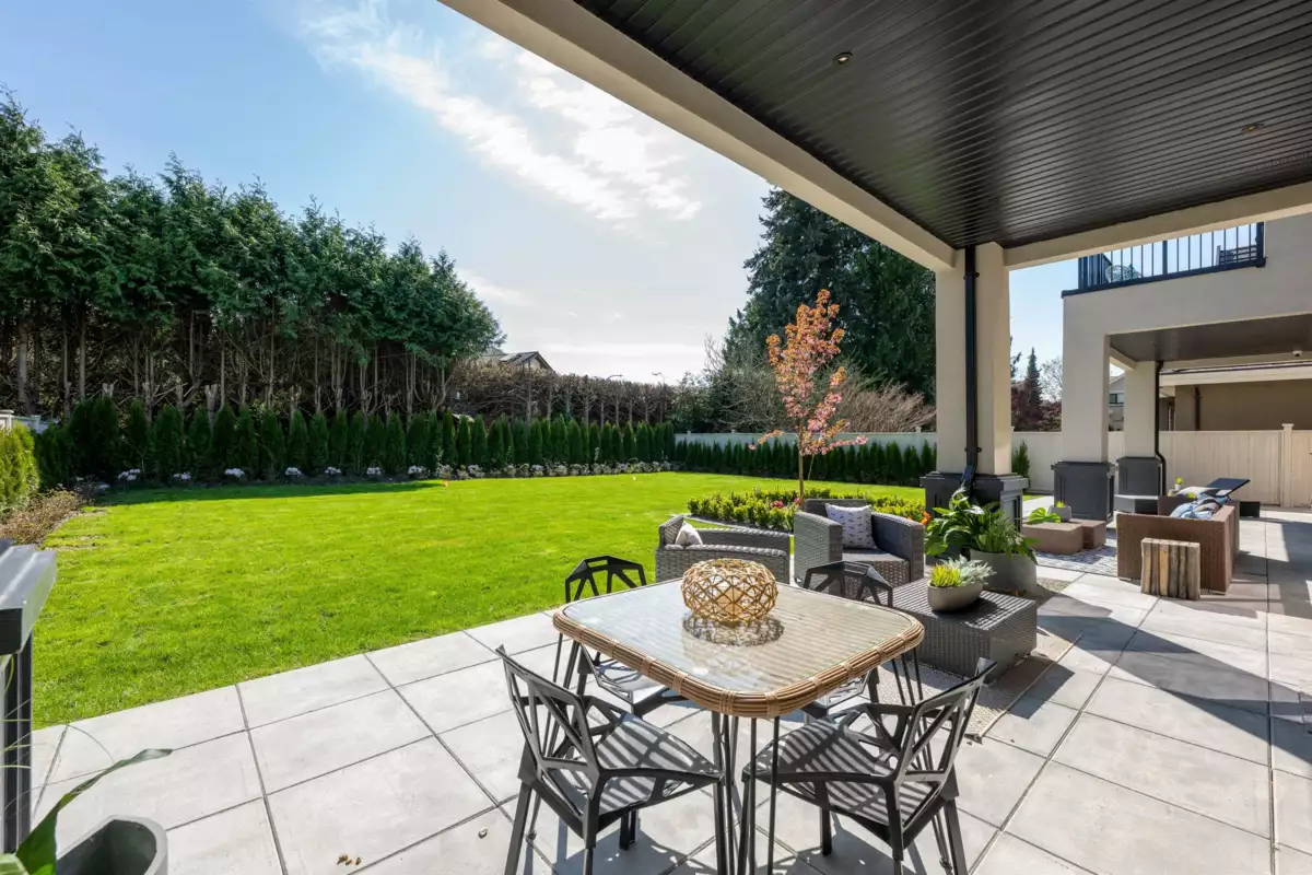 Hallway Photo of 6120 Maple Road, Richmond, BC